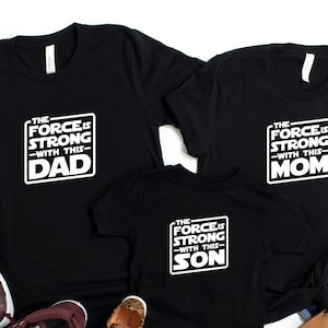Macht ist stark mit diesem Mom Dad Son Shirt, Star Wars Familie Passende Shirts, Star Wars Geschenk für Fans, Star Wars Custom Familie Passendes T-Shirt