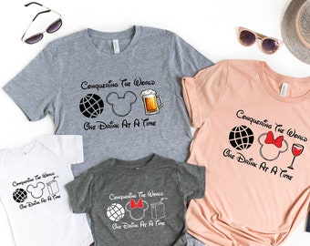 Camiseta combinando vinho, cerveja e leite, bebendo ao redor do mundo, camiseta conquistando o mundo uma bebida de cada vez, camiseta do Epcot, camiseta do festival