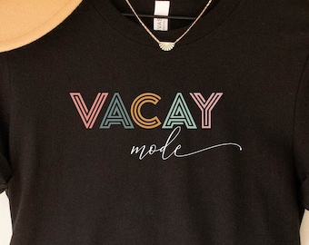 Vacay Mode Shirt, Urlaubs-Shirts für Frauen, lustiges Reise-Shirt, Vacay-Modus, Urlaubs-T-Shirts, Reisegeschenk, Damenreise-Shirt, Urlaubs-Shirt