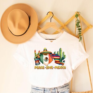 Peace Love Mexiko Karte Shirt, trendige mexikanische Flagge und Liebe Design, perfekt für Travel Mexiko Liebhaber Shirt, coole Karte Liebe Design für Mexikaner