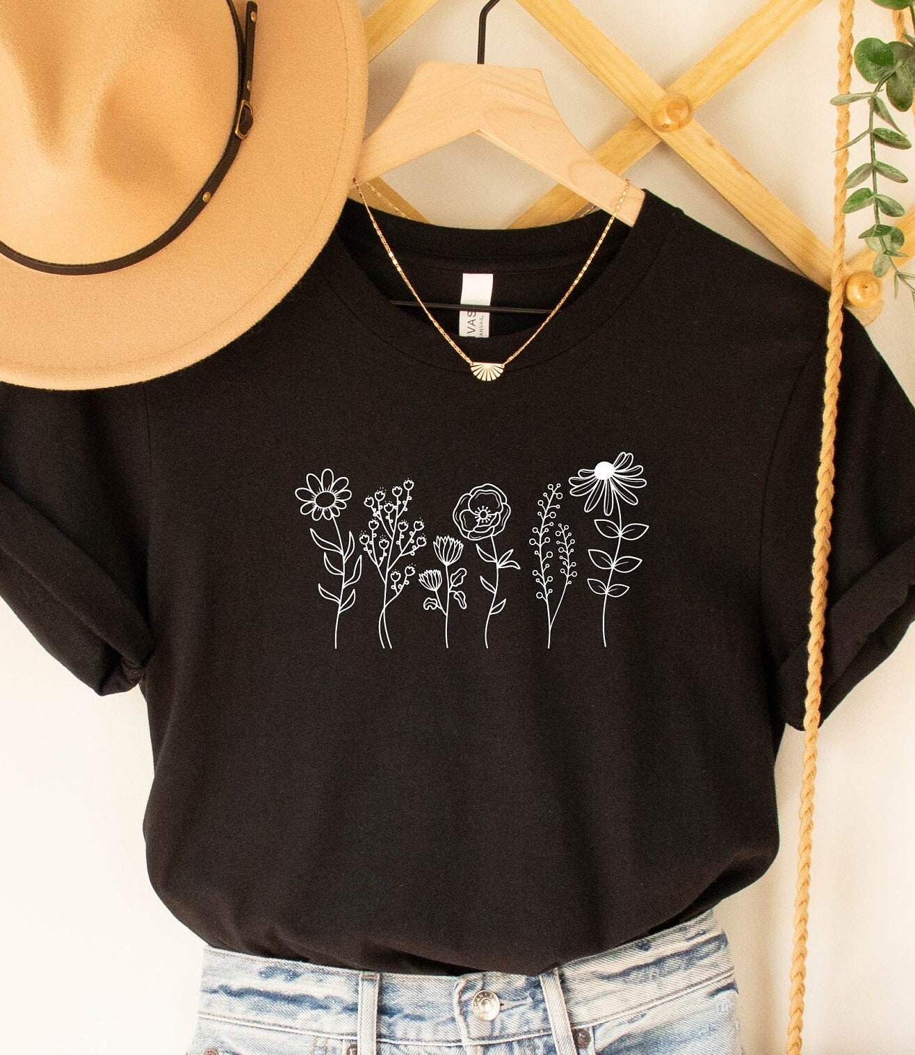 Flowers Tshirt, Wild Flowers Shirt, Nature Lover Shirt, Ladies Shirts, Botanical Floral Shirts, Cute Flower T-shirts, Minimal Flower Shirts