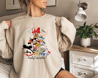 2026 aangepaste naam Disney Family Vacation Minnie Friends Sweatshirt, bijpassende Disney-familiecadeau, gepersonaliseerde Disney-reis, Disneyworld-matching