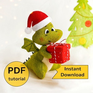 Felt green dragon in Santa&#39;s cap with Christmas present hand sewing PDF tutorial with patterns. DIY Christmas tree felt toy.