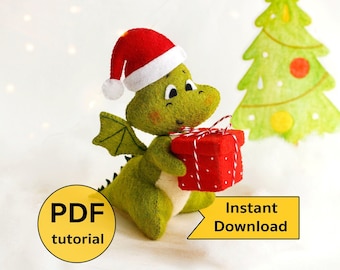 Felt green dragon in Santa&#39;s cap with Christmas present hand sewing PDF tutorial with patterns. DIY Christmas tree felt toy.