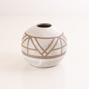 Vase fait main, vase bourgeon, vase en céramique, poterie faite à la main