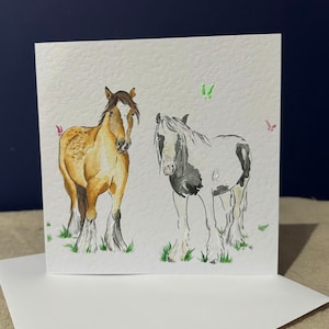 Tarjeta de felicitación en blanco de caballos gitanos