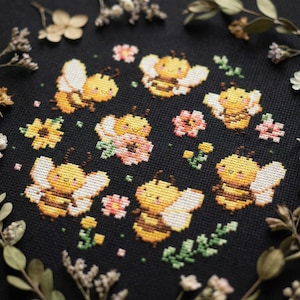 Flower bees cross stitch pattern PDF - insect cute kawaii floral easy modern simple bumblebee summer spring cs57