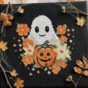 Blumengeist Kreuzstichmuster PDF - kleiner niedlicher lustiger kleiner Halloweenkürbis Jack o Lantern Herbst spooky cs27