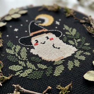 Cute Witch Ghost Cross Stitch Pattern PDF, Halloween Ghost with Witch Hat and Crescent Moon, Botanical Spooky Decor, Instant Download – cs86