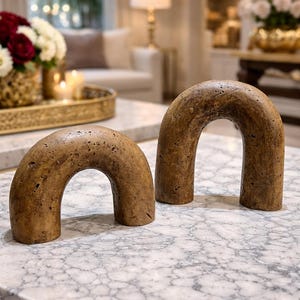 Set von 2 Bogen Skulpturen, Moderne Dekorative Objekte, Holz oder Travertin, 2 Farbvarianten