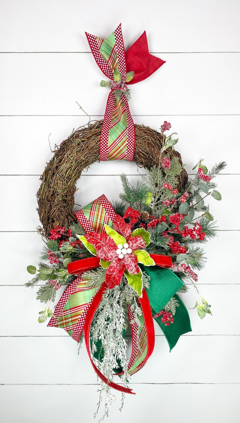 How to Make A Christmas Grapevine Wreath, DIY Floral Wreath, Learn to
