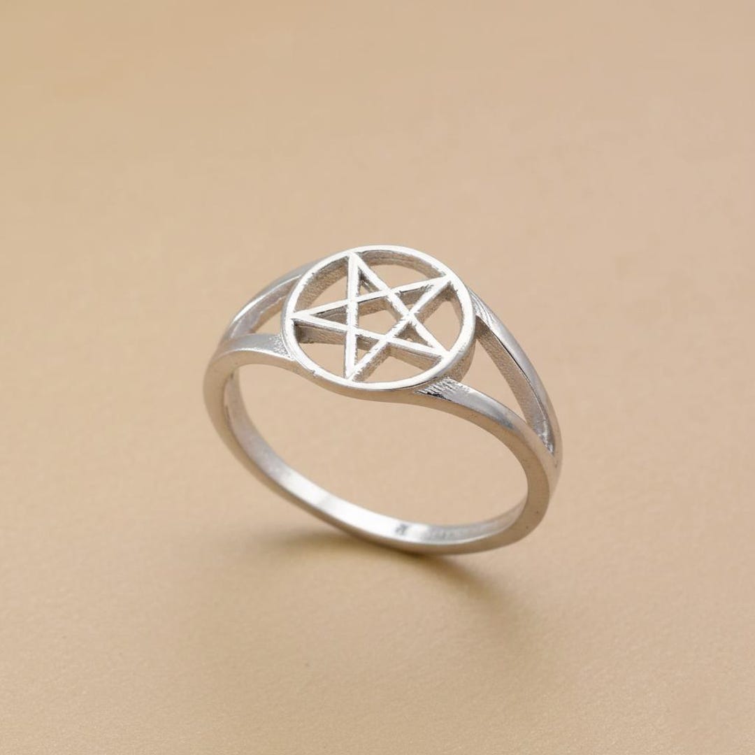 Anello pentacolo da donna in argento 925 o bronzo, piccolo anello Wicca, regalo di gioielli pagani, anello stella fatto a mano, gioielli stregoneschi per lei, regalo stregonesco - Italia