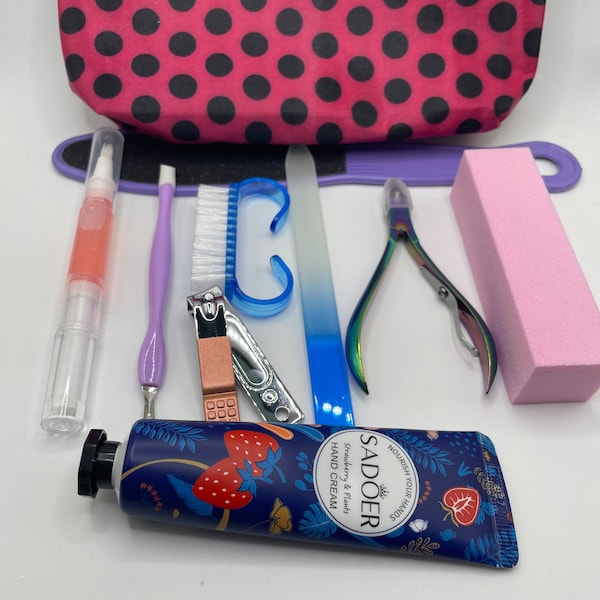 Perfect little nail tool kit! Everything you need for daily nail maintenance or quick touch-ups.