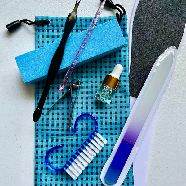 Perfect little nail tool kit! Everything you need for daily nail maintenance or quick touch-ups.