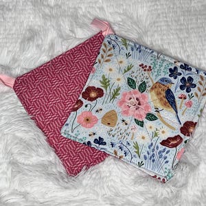 Floral Quilted Potholders: Cotton Kitchen Decor, Set of 2