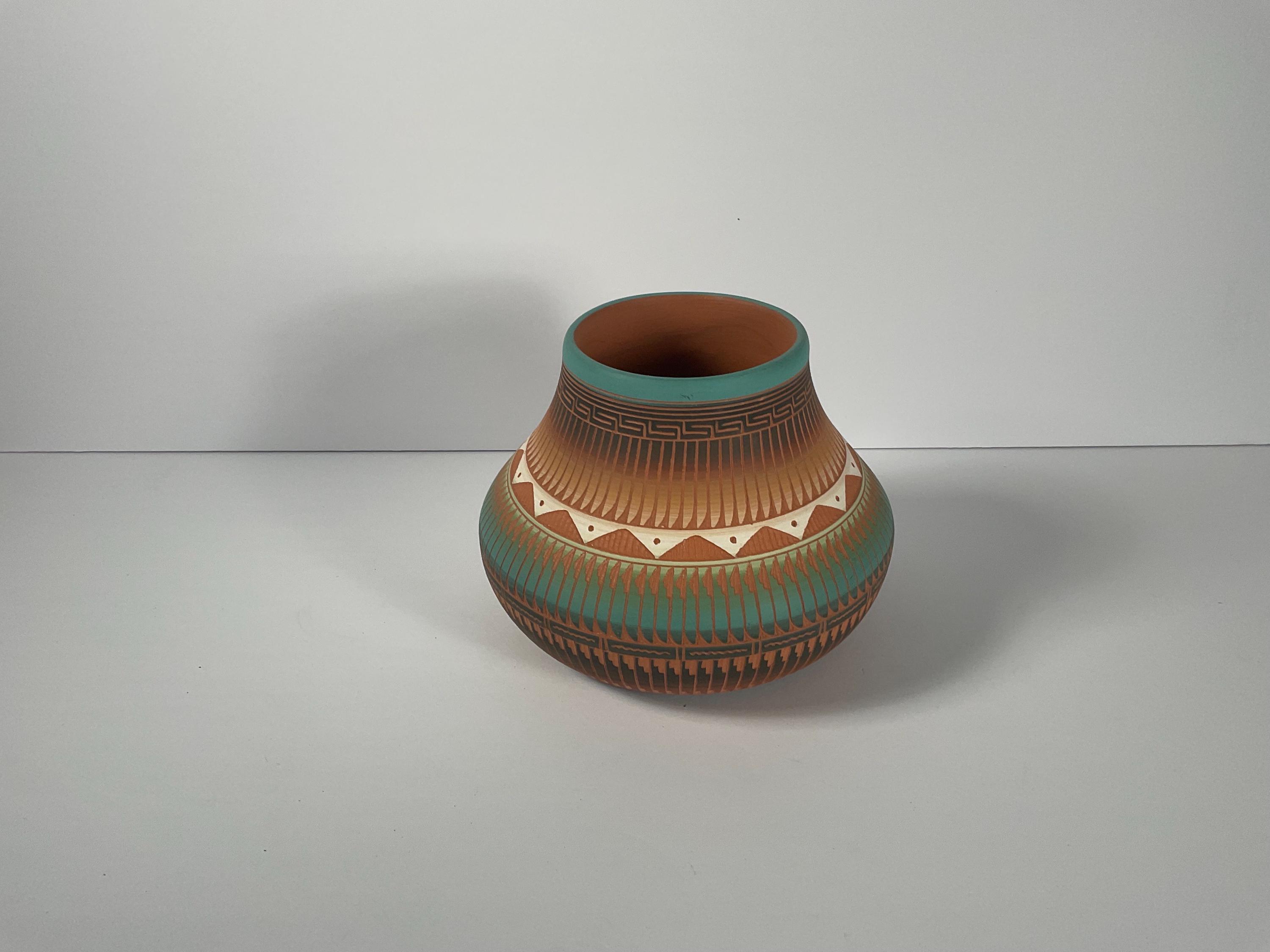 ネイティブアメリカン陶器 ハンドメイド LEFT: ネイティブアメリカン・ポッテリ－（陶器）