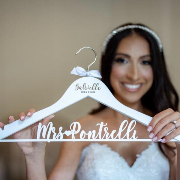 Bridesmaids Hangers, Engraved Wedding Hangers, Wooden Hangers, Bridal Dress Hanger, Wedding Name Hangers, Personalized Wedding Hangers, Name