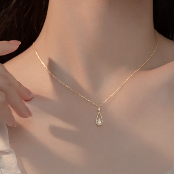 Sparkle Teardrop Chain Necklace