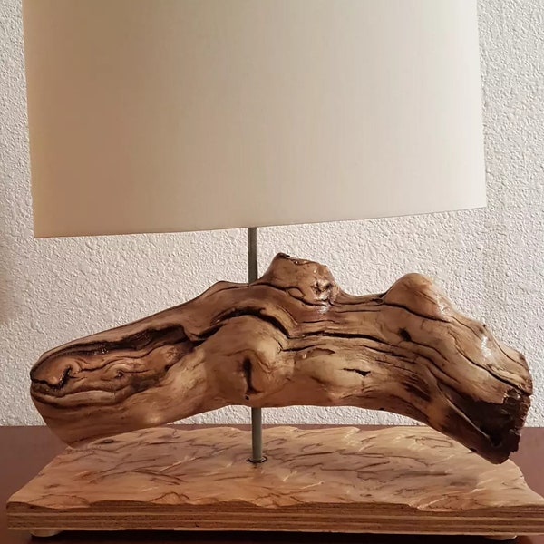 Lampe en bois de vigne