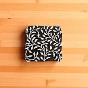 Large Decorative Leaf Vine Tile