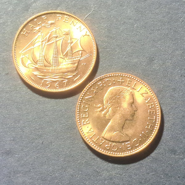 GREAT BRiTAIN 1967 Half Penny Coin; KM-896; from Uncirculated Rolls; Queen Elizabeth II and The Golden Hind Ship