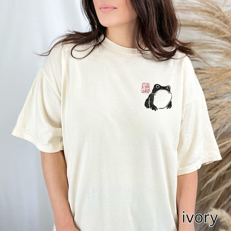 Japanese Grumpy Frog Shirt, Hoji Matsumoto Unimpressed Toad Tshirt, Vintage Style Woodblock Art Tshirt, Gift for Art Lover, Animal Lover Ivory