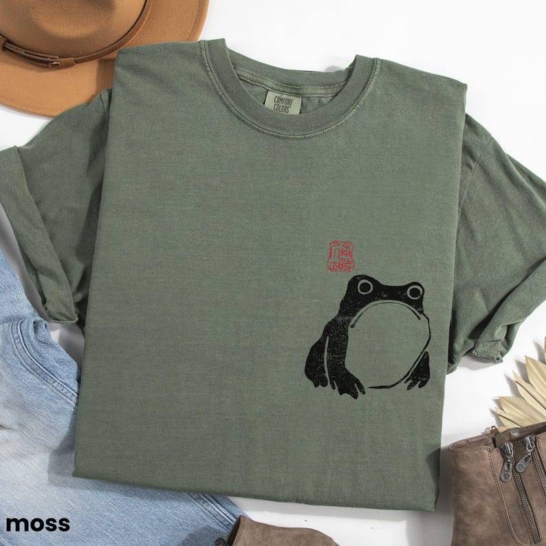 Japanese Grumpy Frog Shirt, Hoji Matsumoto Unimpressed Toad Tshirt, Vintage Style Woodblock Art Tshirt, Gift for Art Lover, Animal Lover Moss