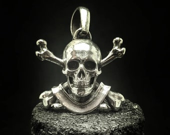 Colgante de calavera y huesos cruzados de plata esterlina / Joyería gótica