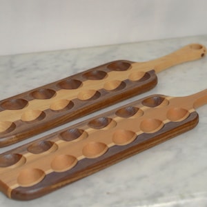 Plateau de service en bois fait main pour œufs à la diable - Parfait pour les fêtes et les vacances | Planche de charcuterie unique | Décoration de cuisine rustique | Idée cadeau