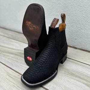 Bottines COWBOY HOMMES en nubuck noir peau de serpent bout carré boutines python Chelsea