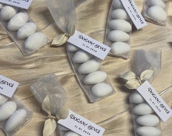 Personalized wedding favors | Sugared almonds in organza bags | Nikah Sekeri | Koufeta | Wedding almonds | Ruscus flowers | Wedding Favours