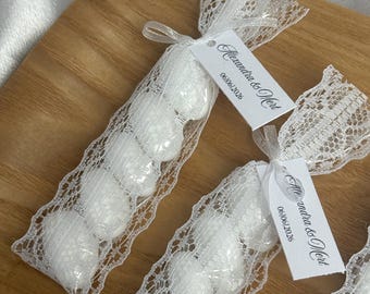 Personalized wedding favors | Sugared almonds with white lace | Nikah Sekeri | Kına | Koufeta | Wedding almonds | Dantel | Wedding Favour