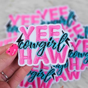 Parche bordado termoadhesivo rosa con diseño de vaquera YeeHaw, estilo suroeste, parches populares, boutique, parches, bar de sombreros, tendencia, vaquera