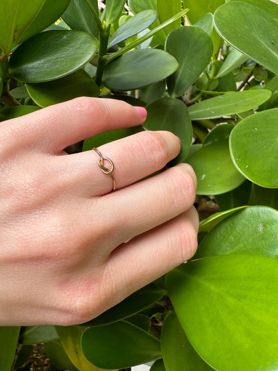 10k Vintage Solid Gold Knot Ring - image 3