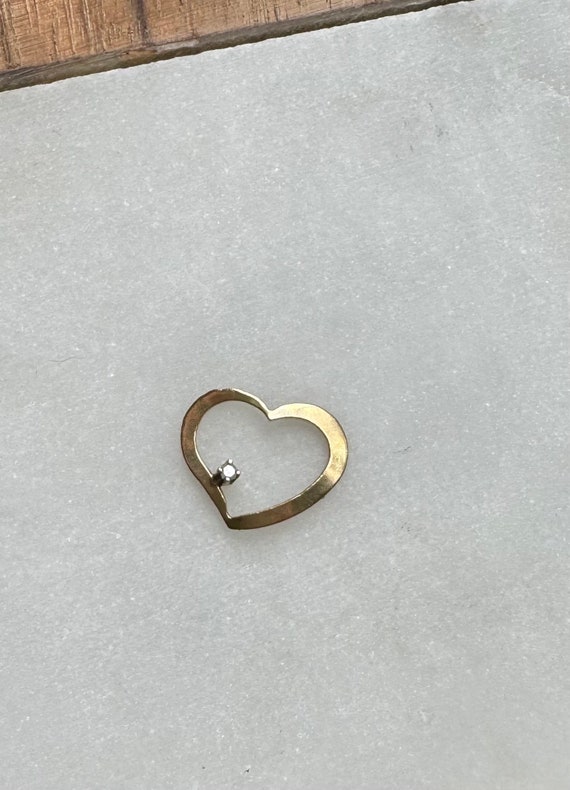 14k Vintage Solid Gold Open Heart with Diamond - image 7