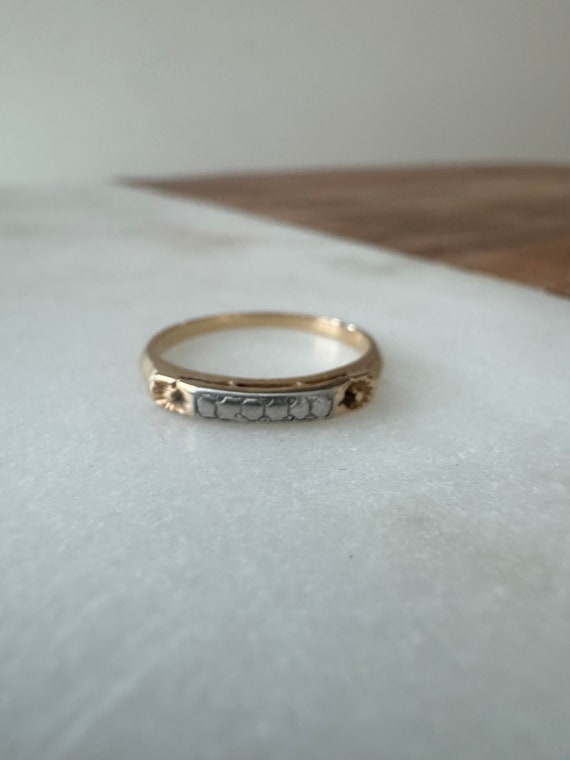 14k Estate Band two tone intricate details