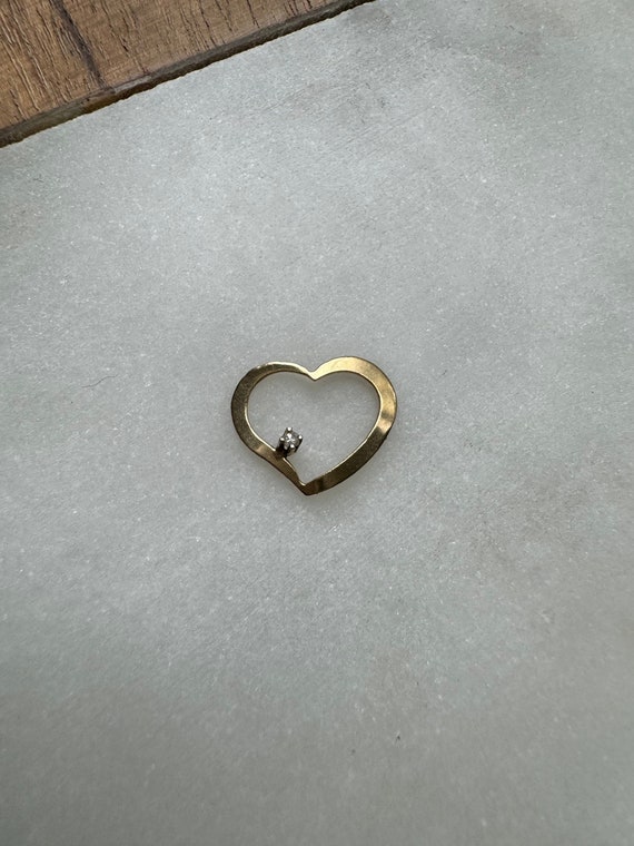 14k Vintage Solid Gold Open Heart with Diamond - image 4