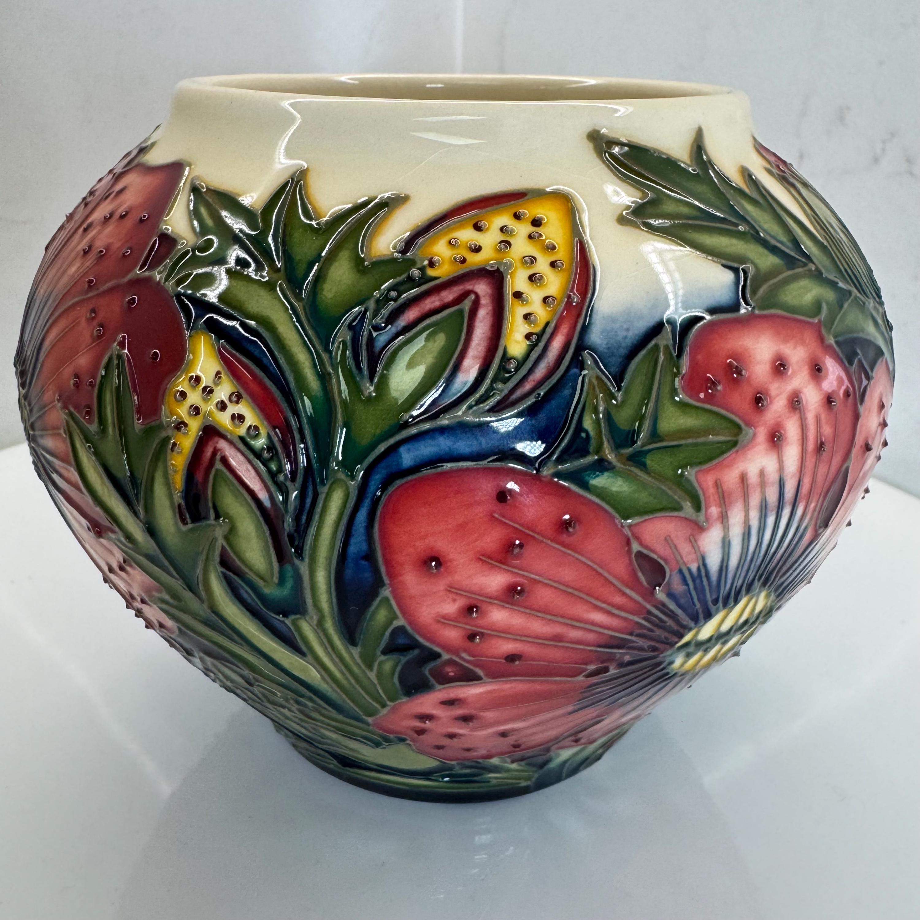 Moorcroft ムーアクラフト　花瓶 Moorcroft ムーアクラフト 花瓶 英國MOORCROFT 手工花瓶