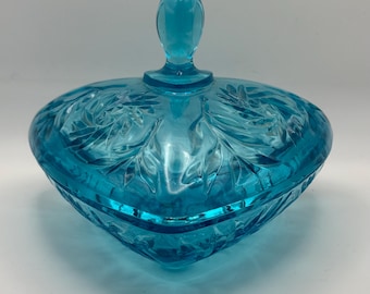 Dulcera vintage Hazel Atlas Capri Blue con tapa y diseño de estrella en espiral, cuenco triangular de cristal.