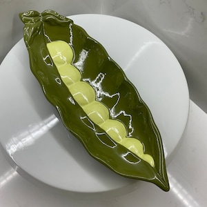 Plato de cerámica vintage de 30 cm con forma de guisante de mayólica