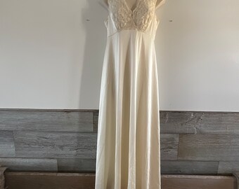 Vtg Vanity Fair nightgown slip dress size 34 creamy ivory (C1)