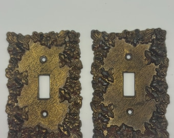 Placas embellecedoras vintage para interruptores de luz con diseño floral, tono latón, juego de 2, estilo Hollywood Regency.