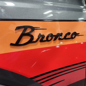 Ford Bronco - Fender Cursive Logo Emblem Badge Kit (2 Emblems) - Pass & Drivers Side w/ Black Comic Book Vinyl Lines