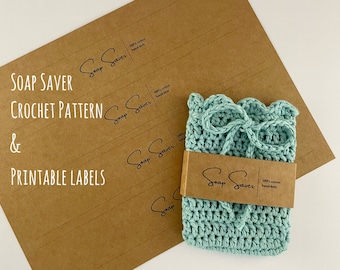 Könnte beinhalten: Ein Satz bedruckbarer Etiketten für Seifenspender mit dem Text "Soap Saver" und "100% Baumwolle handgestrickt". Die Etiketten sind auf braunem Papier gedruckt und können zum Ausschneiden und Verwenden bereitgestellt werden.