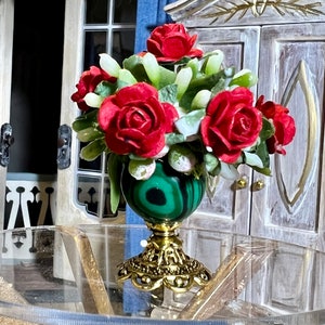 Miniature red roses flower arrangement