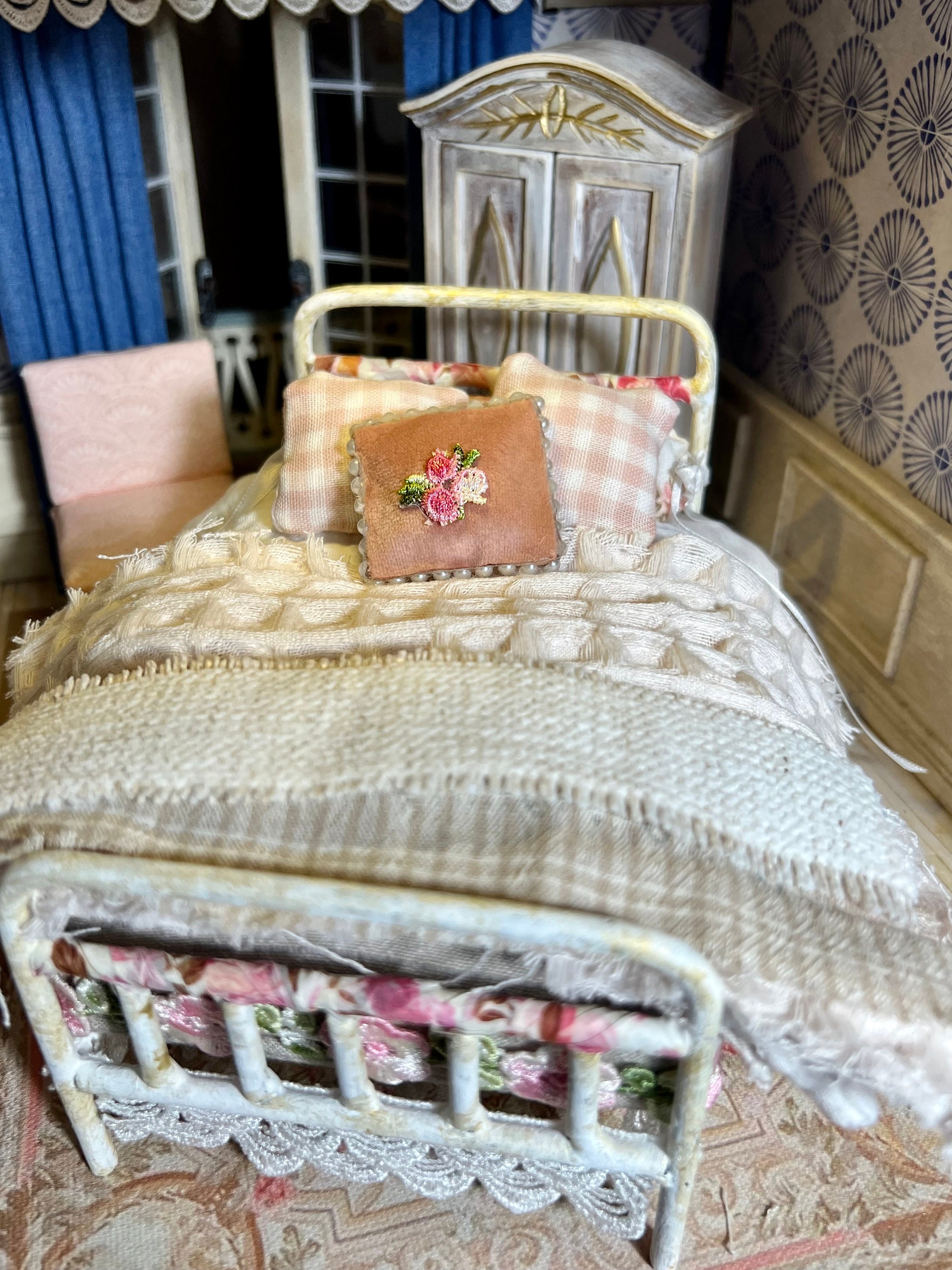 Victorian Dollhouse Bedroom Furniture