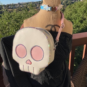 Kawaii Totenkopf Geldbörse: Pastell Rosa Strass Tasche mit verstellbarem Riemen