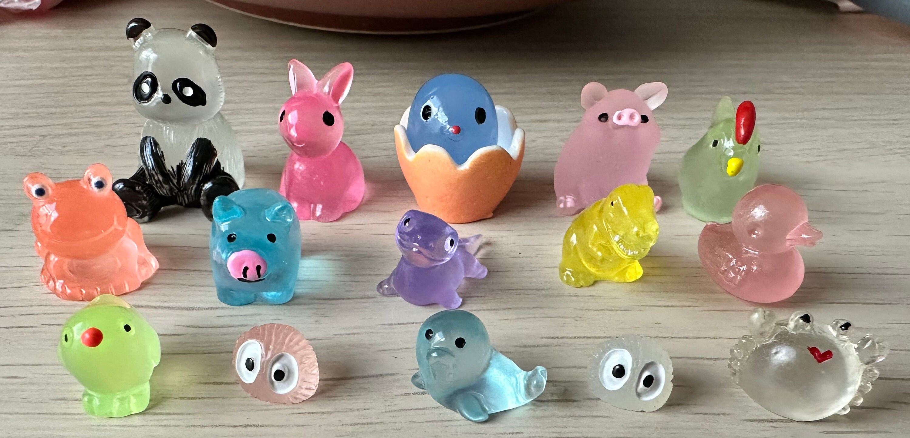 30 Mini Animaux & Nourriture En Résine Phosphorescente - Sachet Mystère Glow In The Dark Pour Enfants & DIY