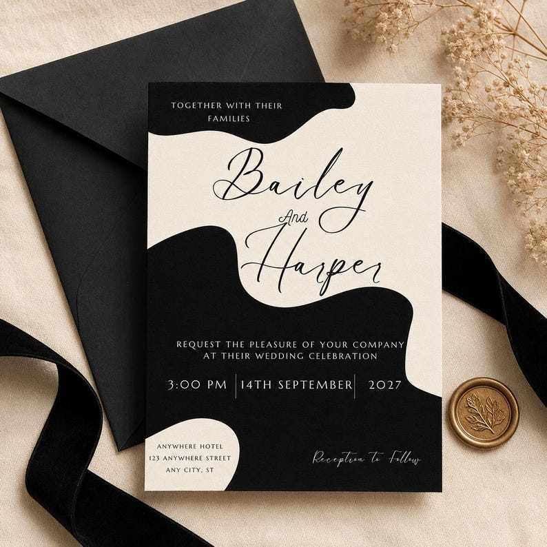 Puede incluir: Una invitaci&oacute;n de boda con un esquema de color negro y crema. La invitaci&oacute;n presenta los nombres "Bailey and Harper" en una elegante escritura, con la fecha y hora de la boda. Tambi&eacute;n se ve un sobre negro y un sello de cera dorado.