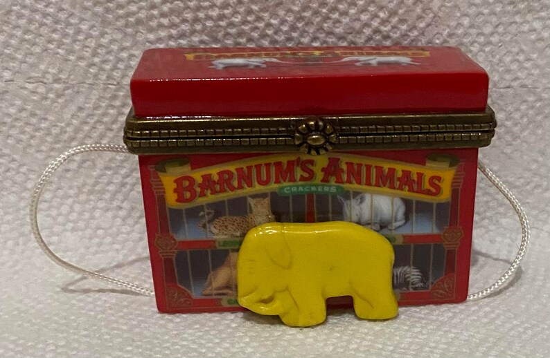 Nabisco Barnum's Animal Crackers With Elephant Cracker Trinket